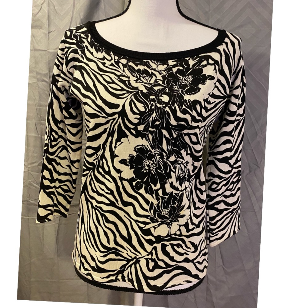 Gently used ladies sweater size M